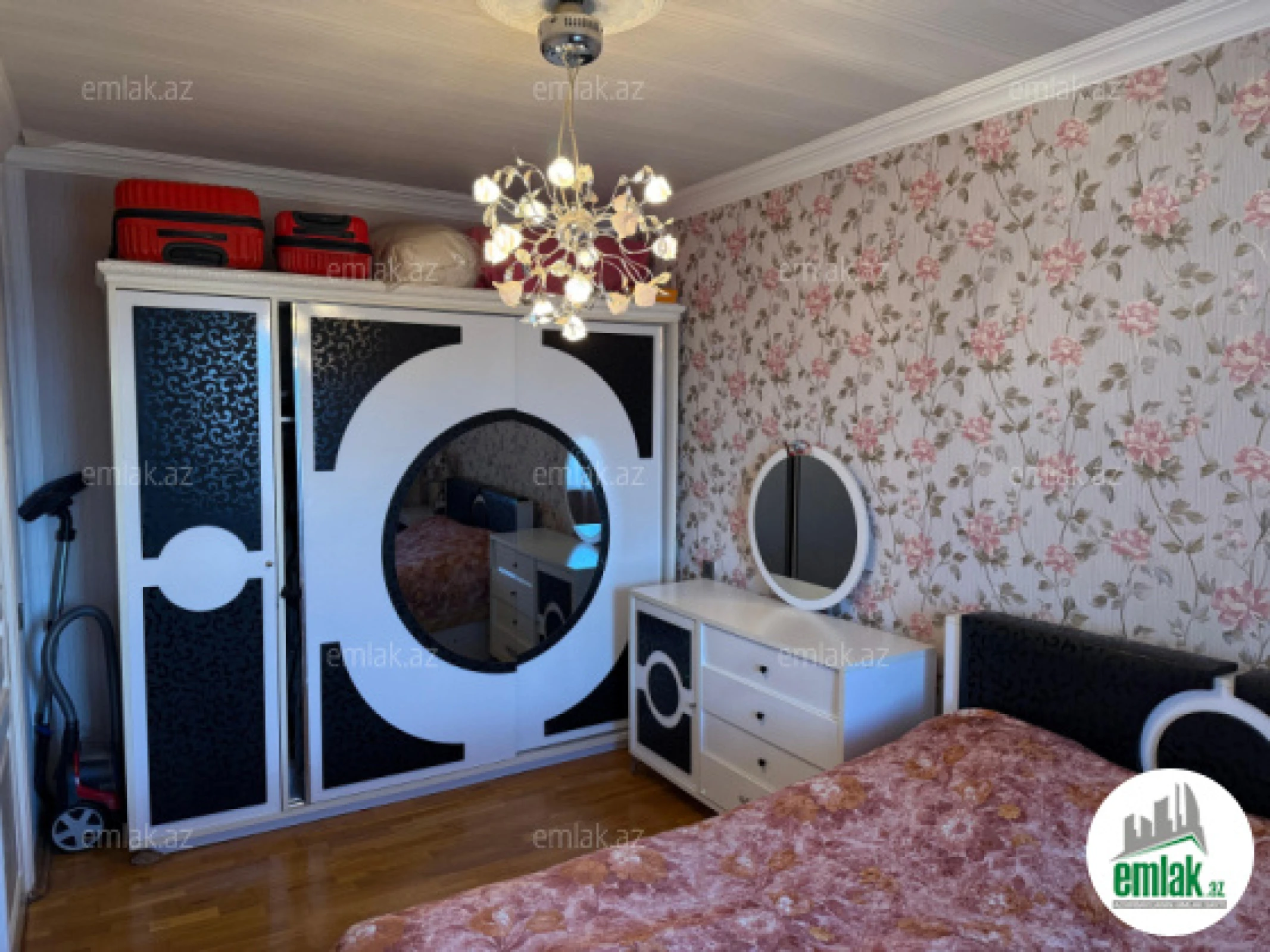 Satılır 4 otaqlı köhnə tikili 86.7 m²