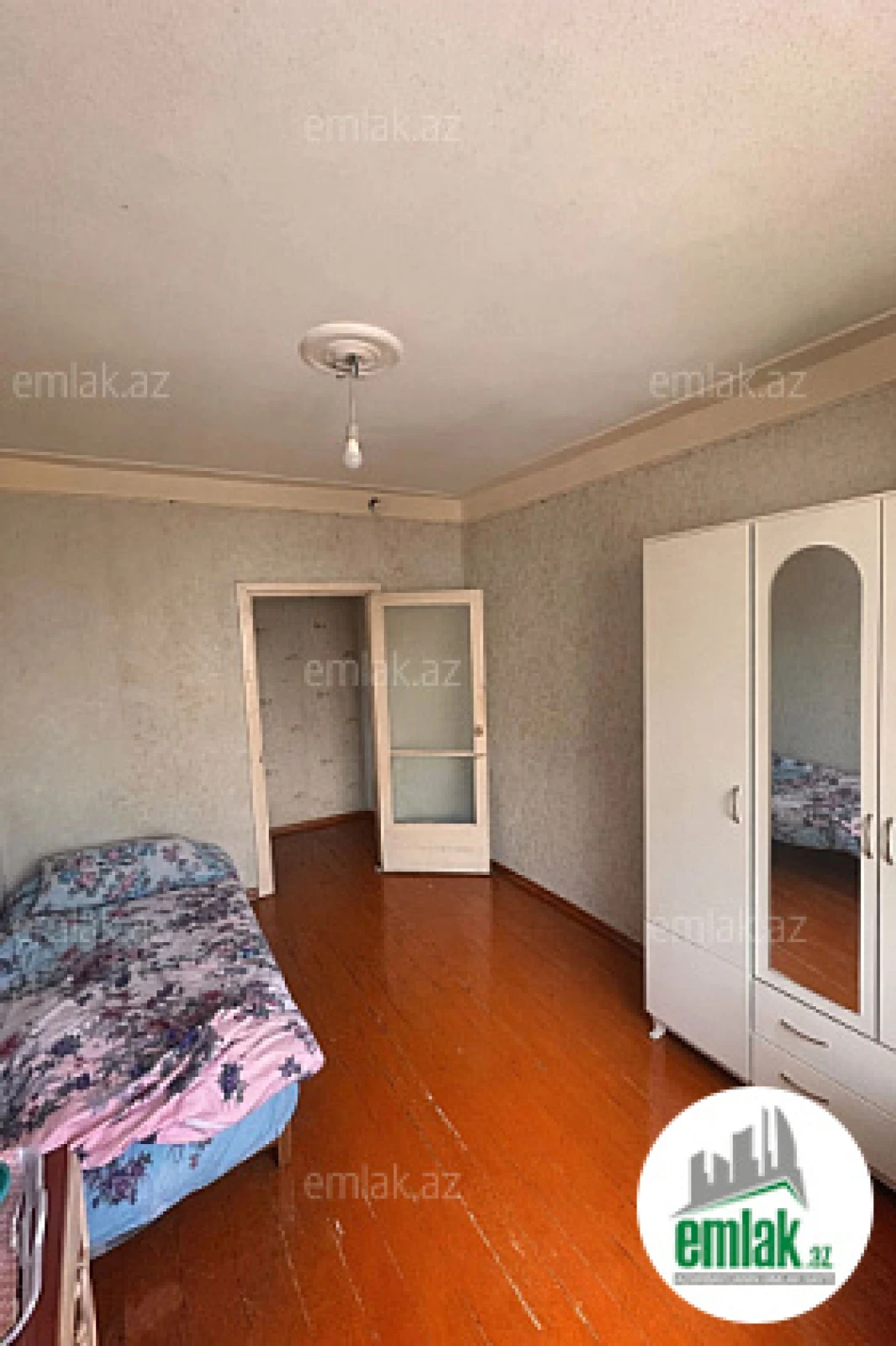 Satılır 2 otaqlı köhnə tikili 53 m²