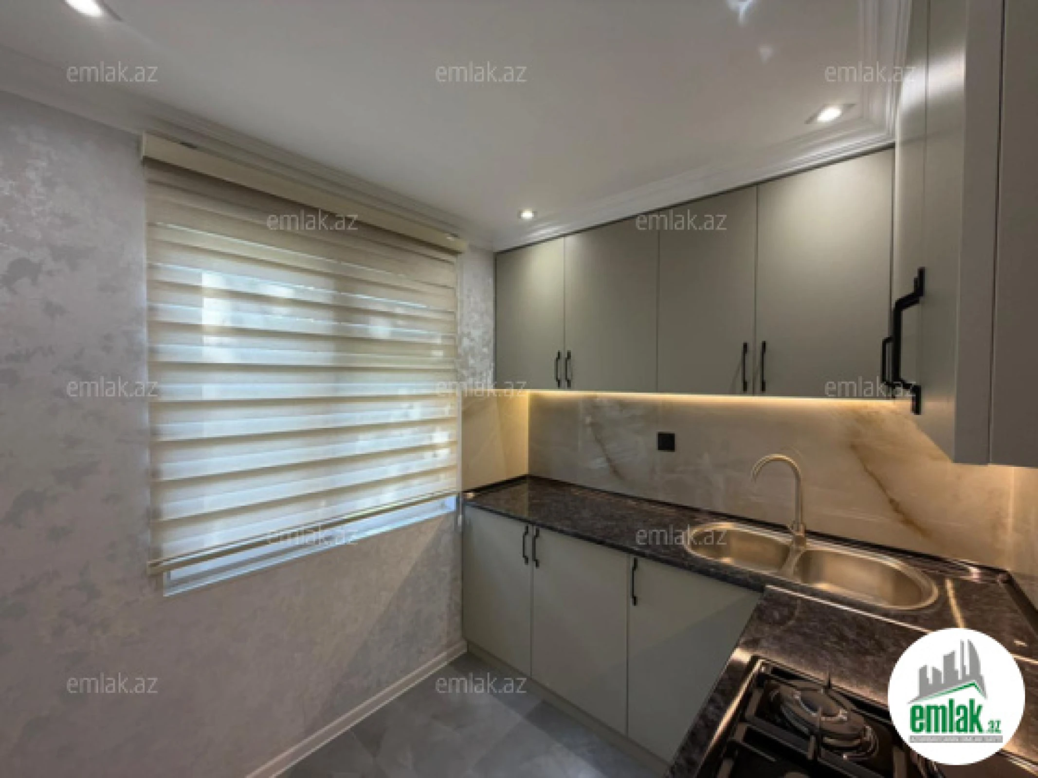 Satılır 3 otaqlı köhnə tikili 74 m²