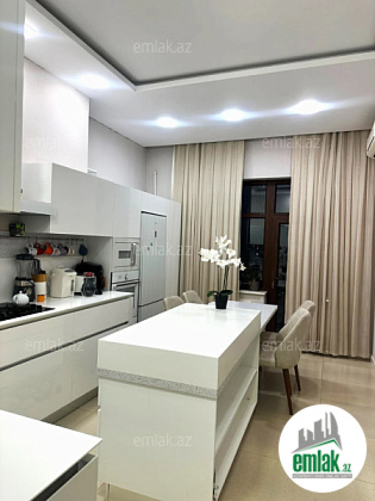Satılır 4 otaqlı yeni tikili 202 m²
