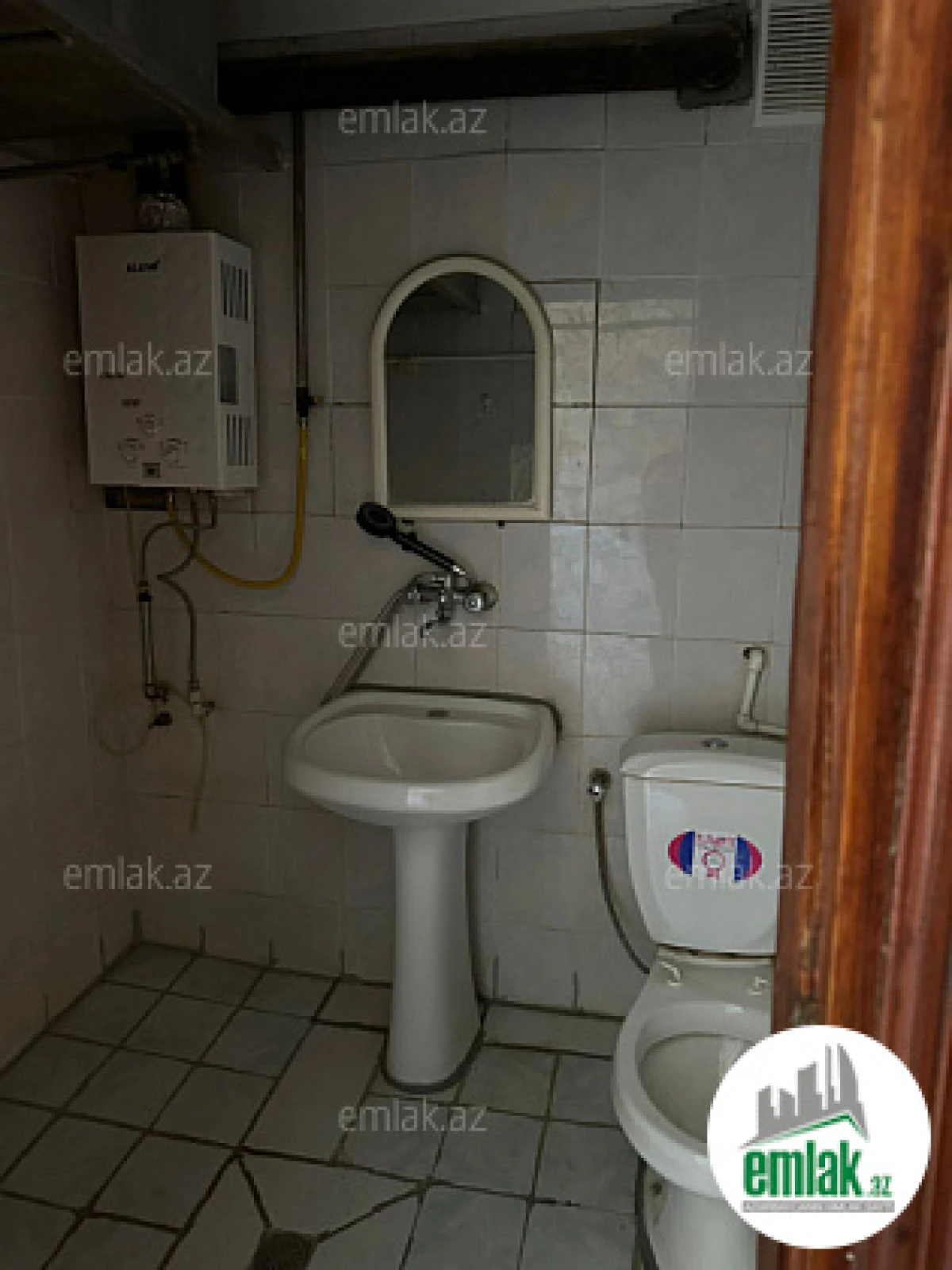 Satılır 2 otaqlı köhnə tikili 65 m²