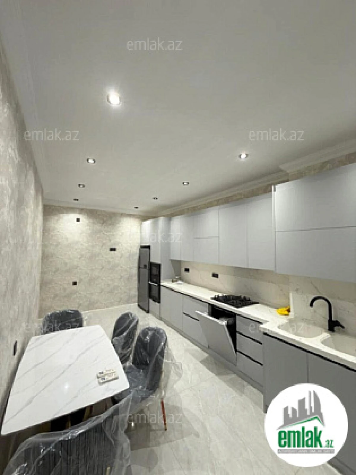 Satılır 3 otaqlı yeni tikili 120 m²