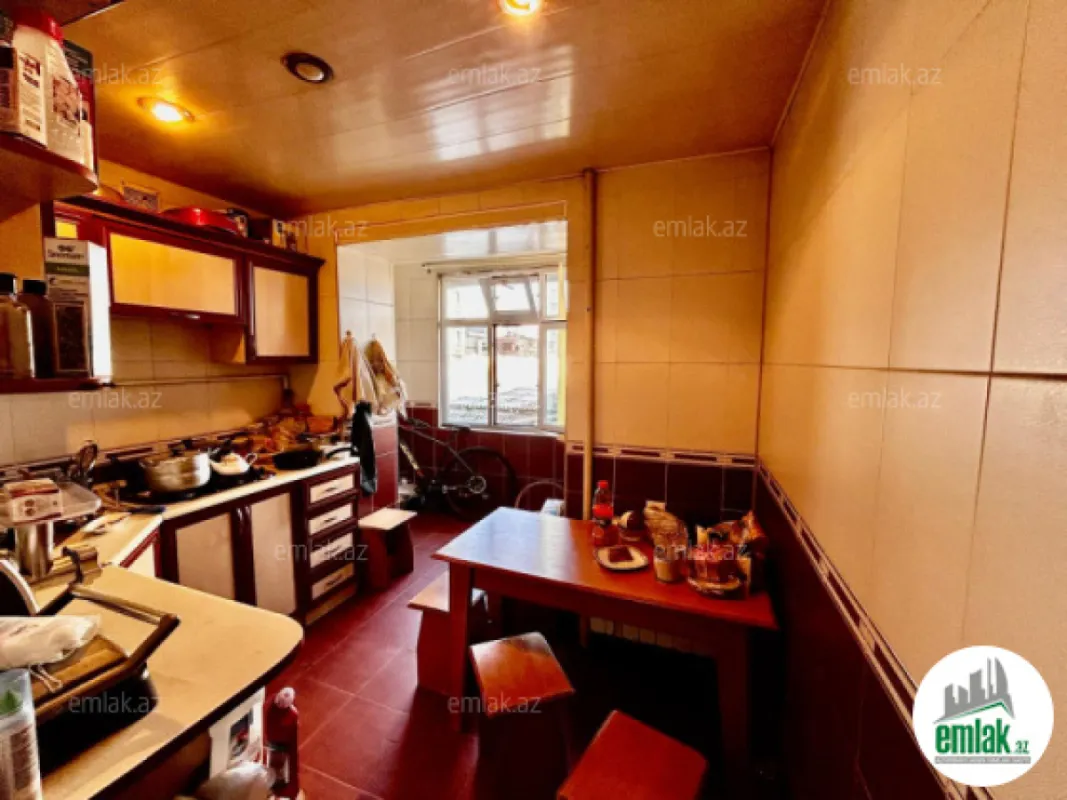 Satılır 2 otaqlı köhnə tikili 55 m²