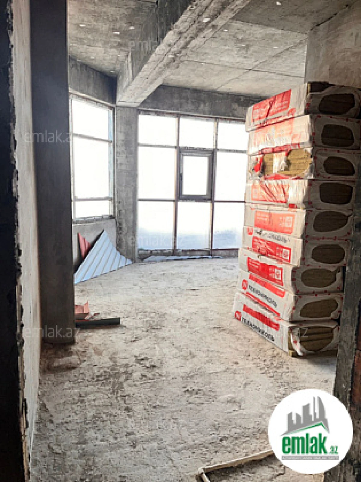 Satılır 4 otaqlı yeni tikili 210 m²