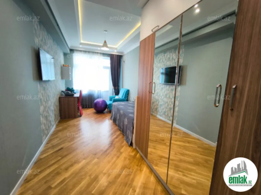 Satılır 4 otaqlı yeni tikili 140 m²