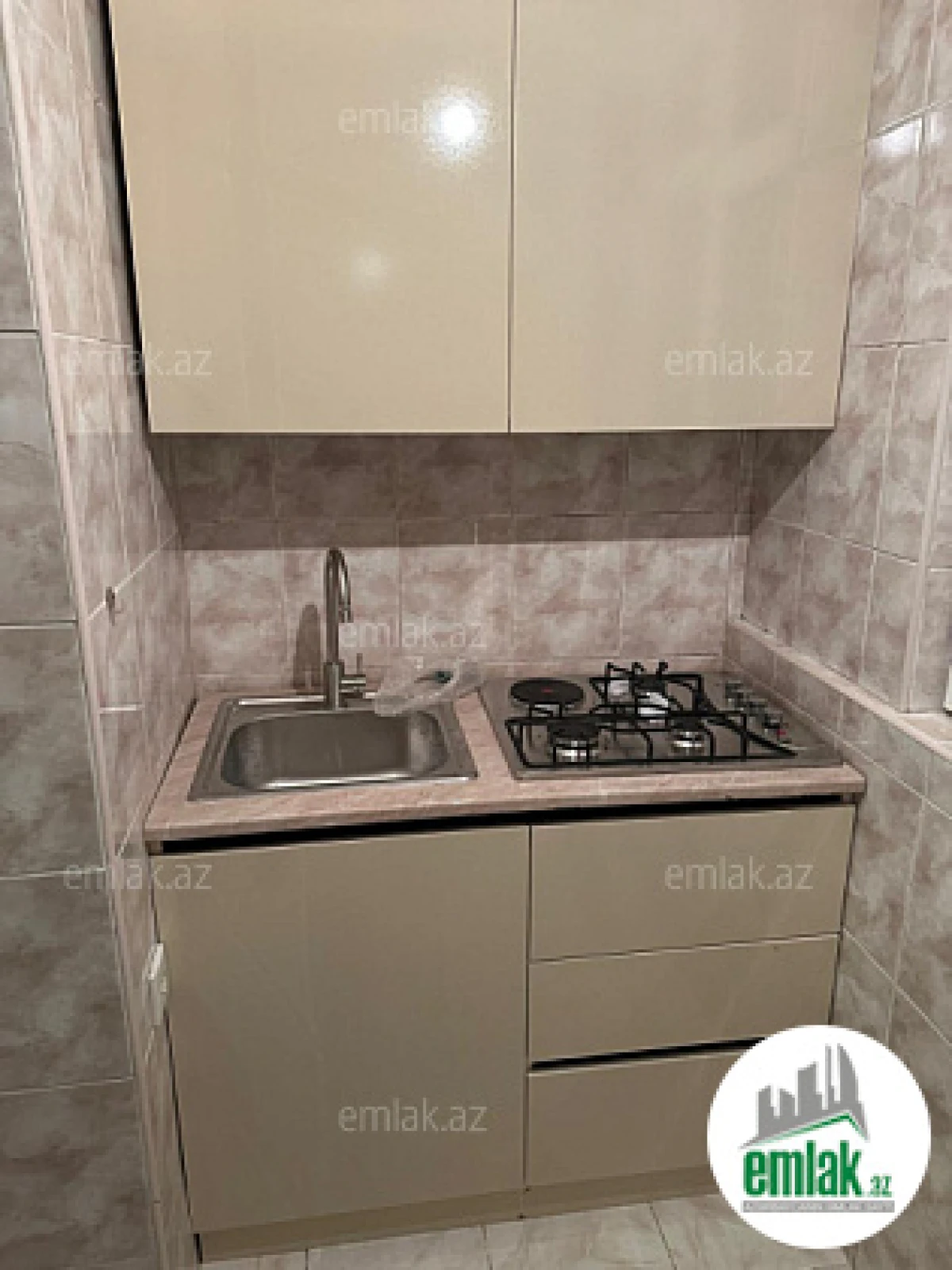 Satılır 2 otaqlı köhnə tikili 40 m²