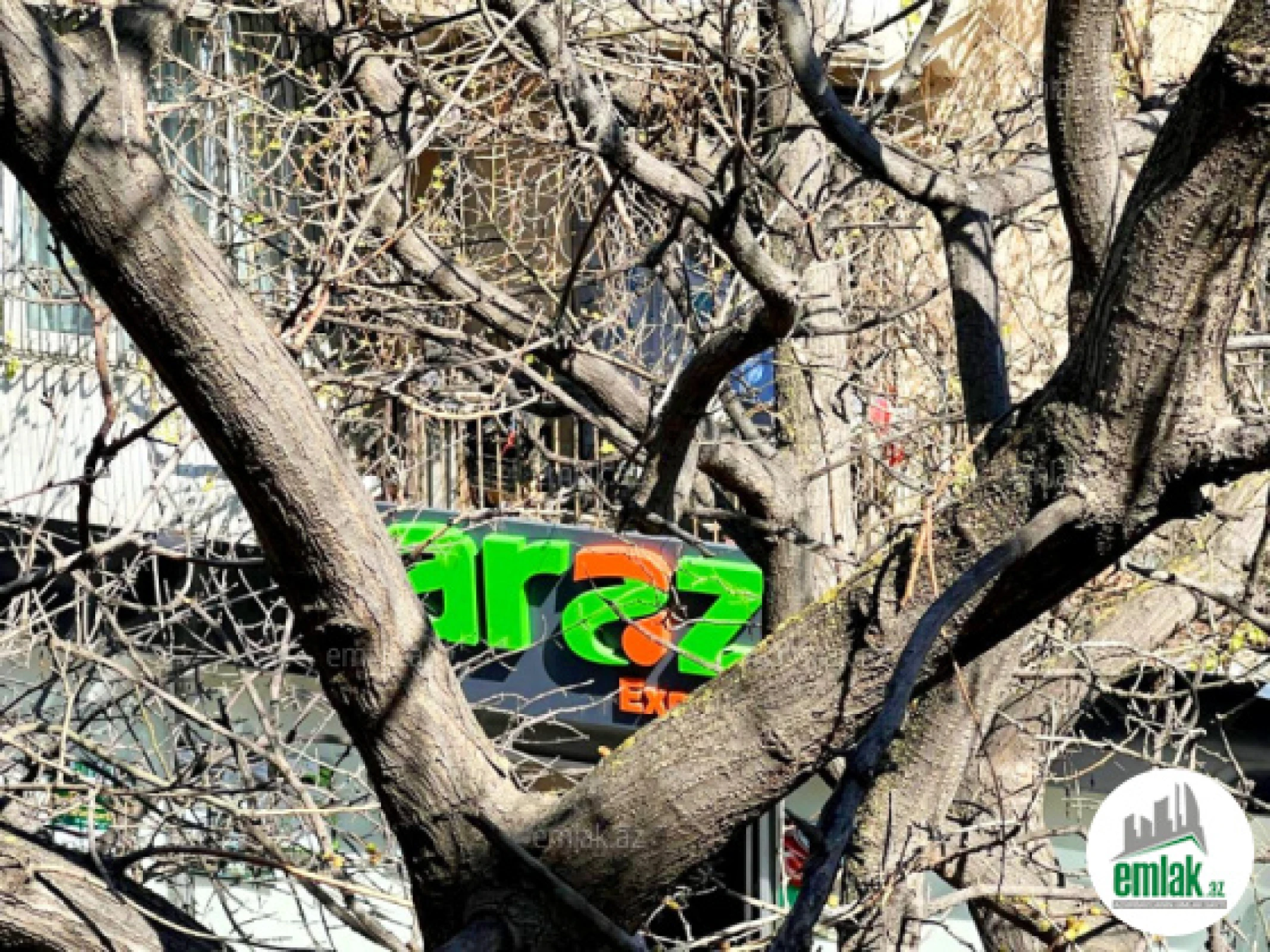 Satılır 3 otaqlı köhnə tikili 90 m²