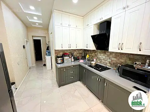 Satılır 3 otaqlı köhnə tikili 90 m²