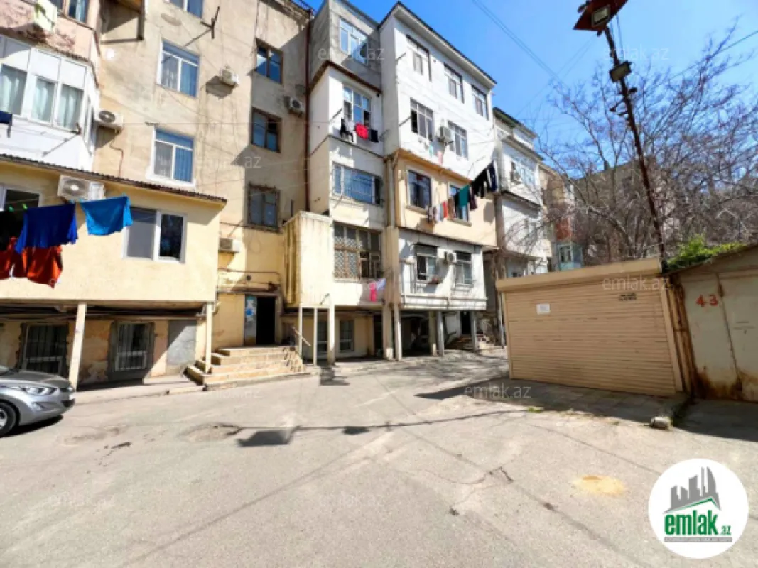 Satılır 3 otaqlı köhnə tikili 90 m²