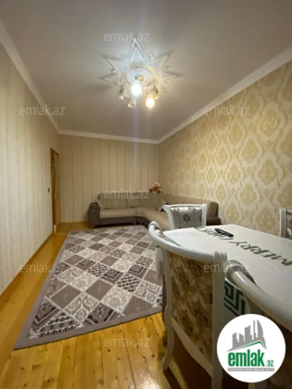 Satılır 2 otaqlı köhnə tikili 60 m²
