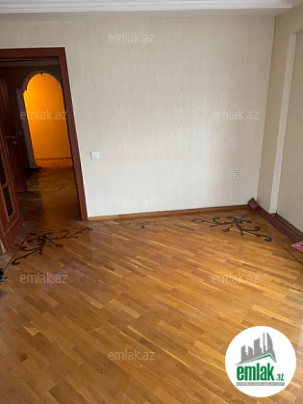 Satılır 2 otaqlı köhnə tikili 75 m²