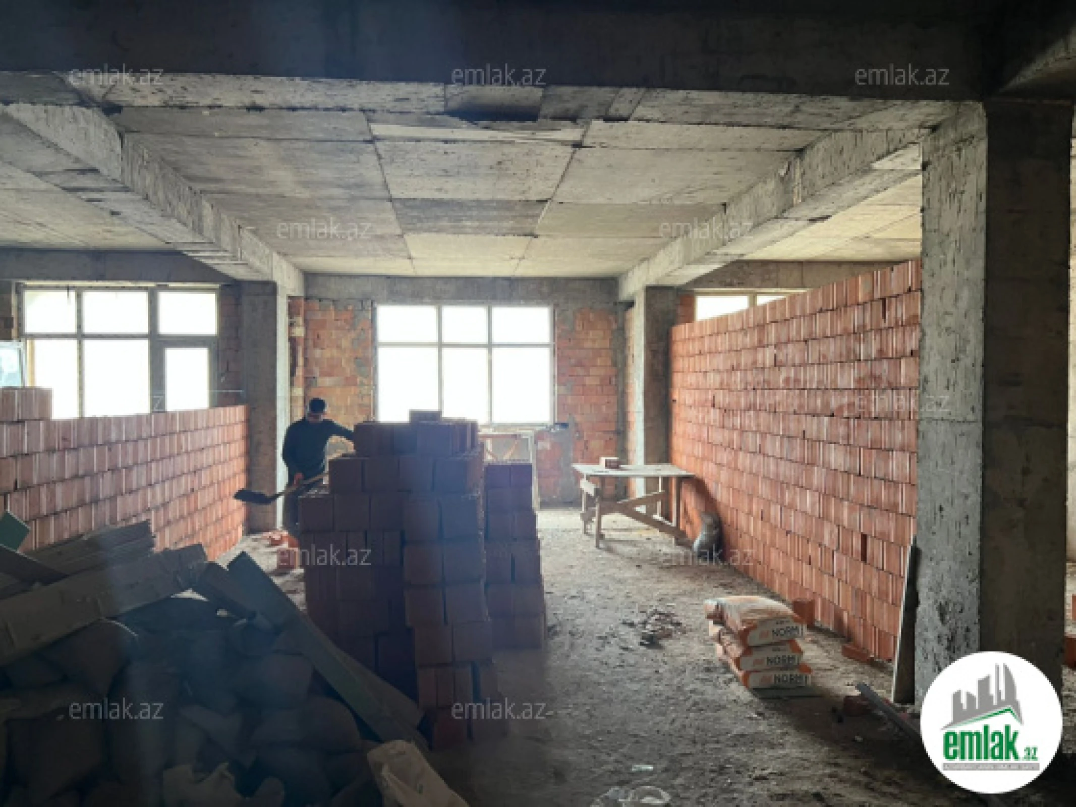 Satılır 4 otaqlı yeni tikili 250 m²