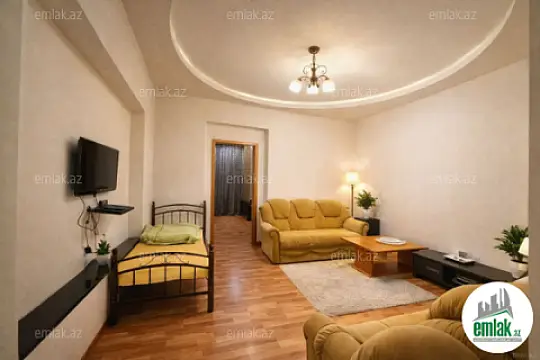 Satılır 1 otaqlı köhnə tikili 40 m²