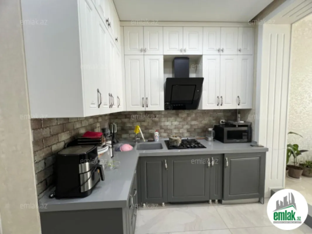 Satılır 3 otaqlı köhnə tikili 90 m²