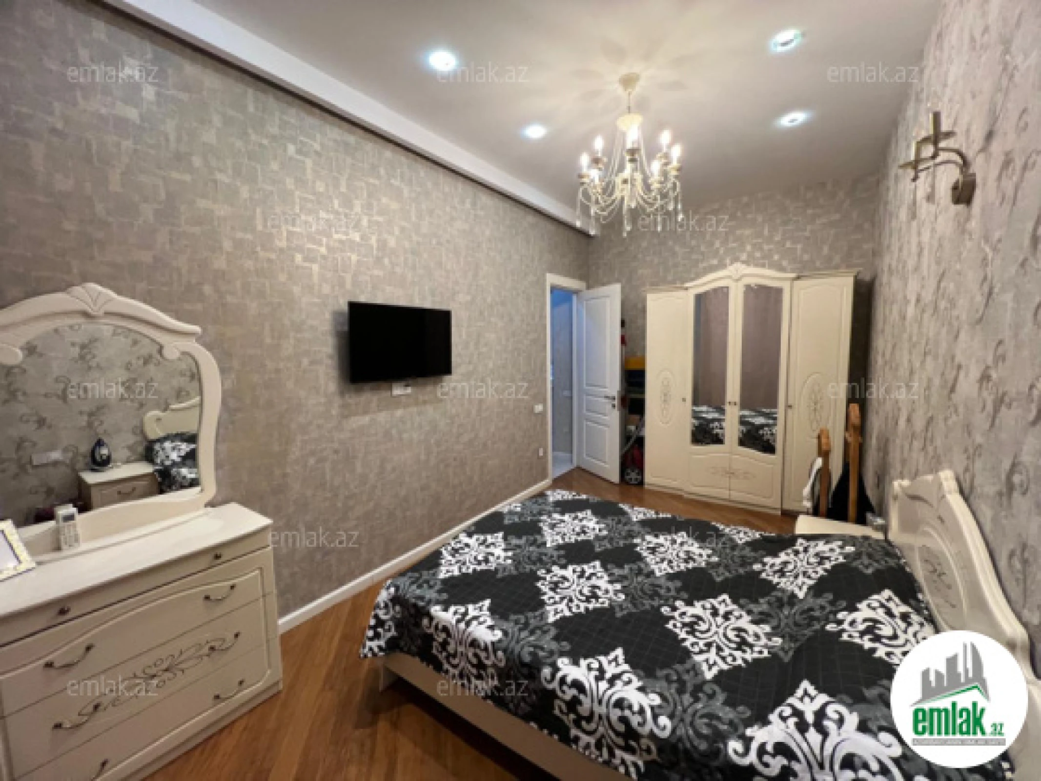 Satılır 3 otaqlı köhnə tikili 90 m²