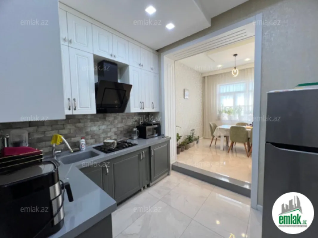 Satılır 3 otaqlı köhnə tikili 90 m²