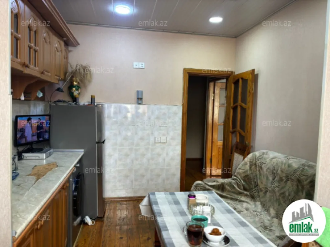 Satılır 3 otaqlı köhnə tikili 75 m²