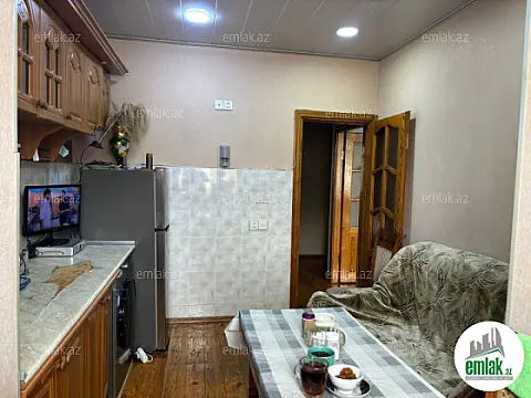 Satılır 3 otaqlı köhnə tikili 75 m²