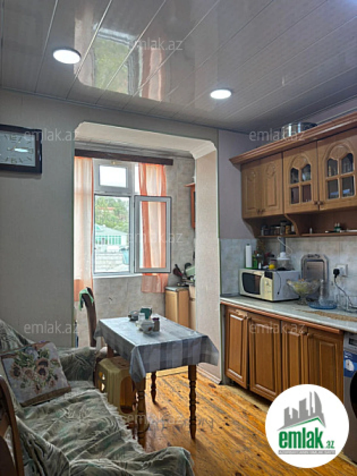 Satılır 3 otaqlı köhnə tikili 75 m²