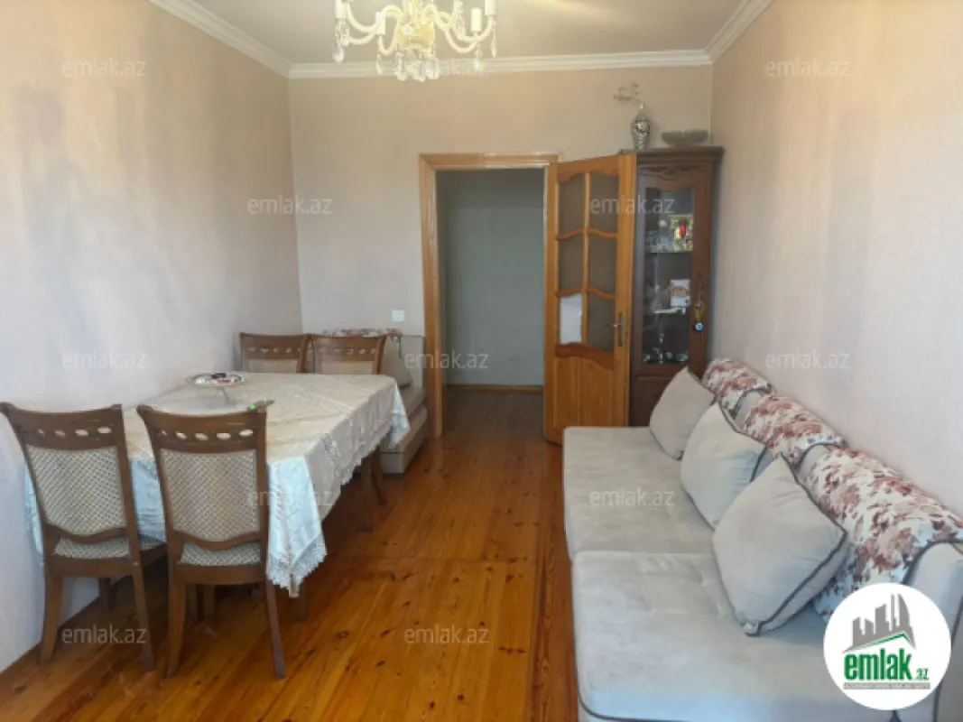 Satılır 3 otaqlı köhnə tikili 75 m²