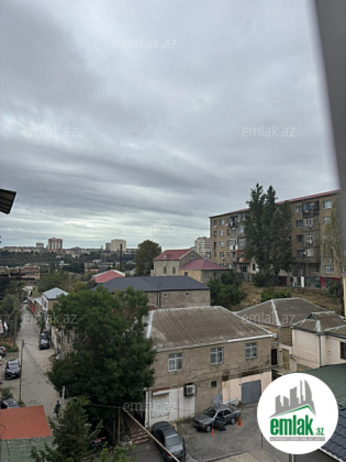 Satılır 3 otaqlı köhnə tikili 75 m²