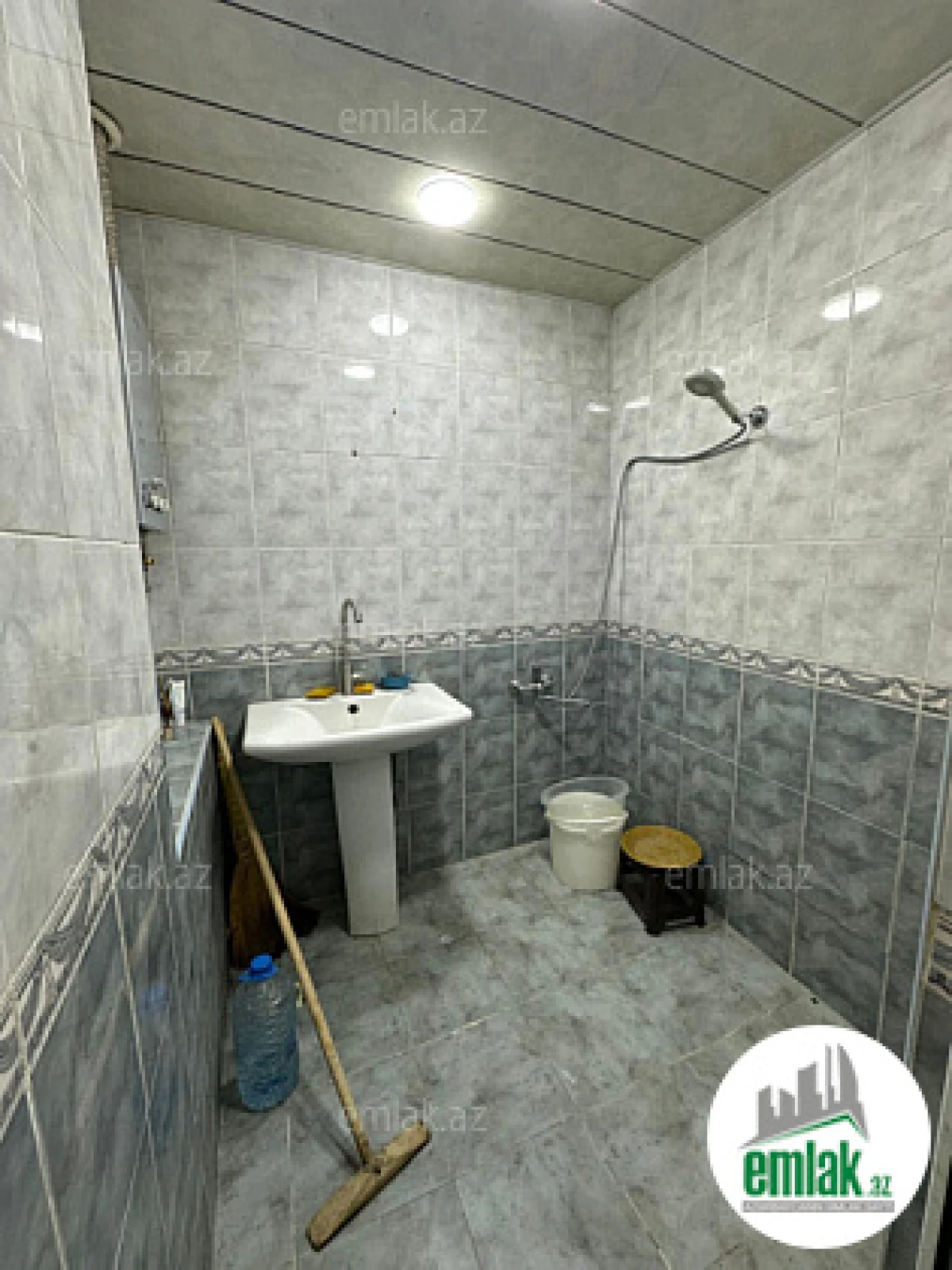 Satılır 2 otaqlı köhnə tikili 40 m²