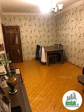 Satılır 3 otaqlı köhnə tikili 100 m²