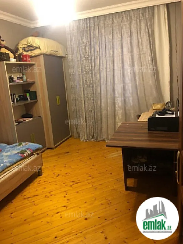 Satılır 3 otaqlı köhnə tikili 100 m²