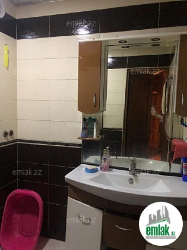 Satılır 3 otaqlı köhnə tikili 100 m²