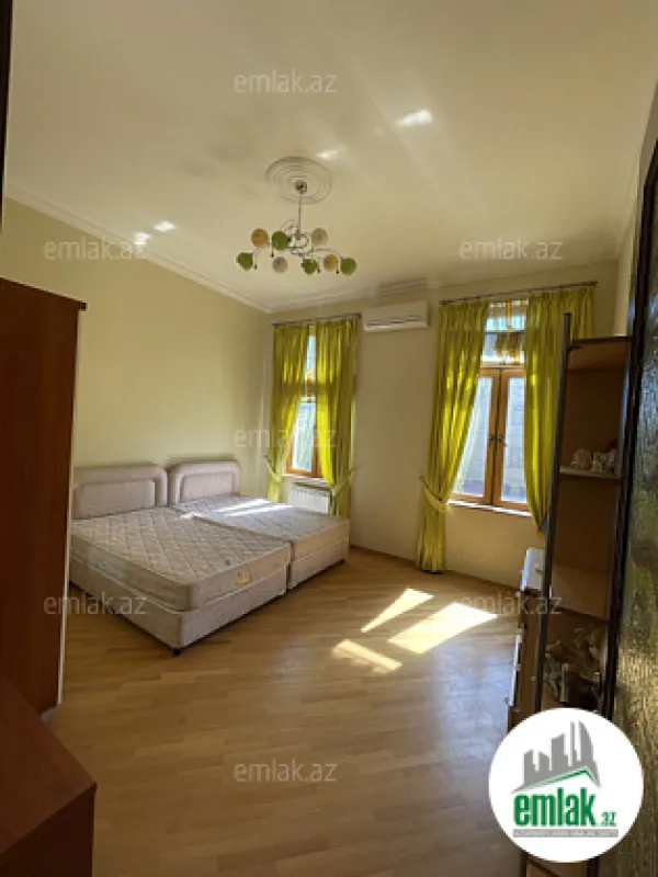 Satılır 7 otaqlı həyət evi 600 m²