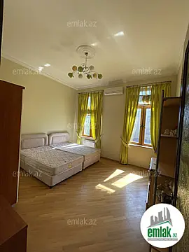 Satılır 7 otaqlı həyət evi 600 m²