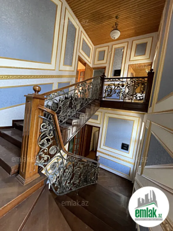 Satılır 7 otaqlı həyət evi 600 m²