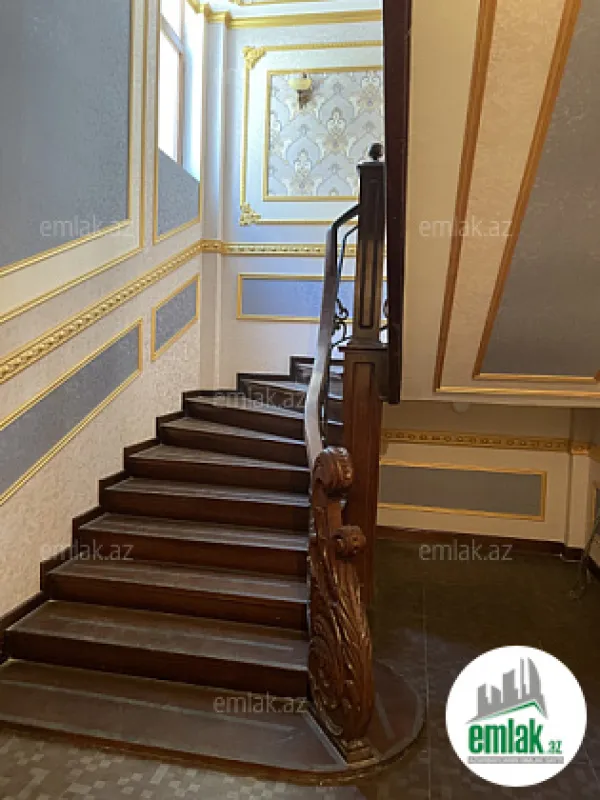 Satılır 7 otaqlı həyət evi 600 m²