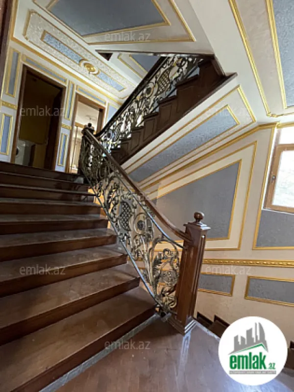 Satılır 7 otaqlı həyət evi 600 m²