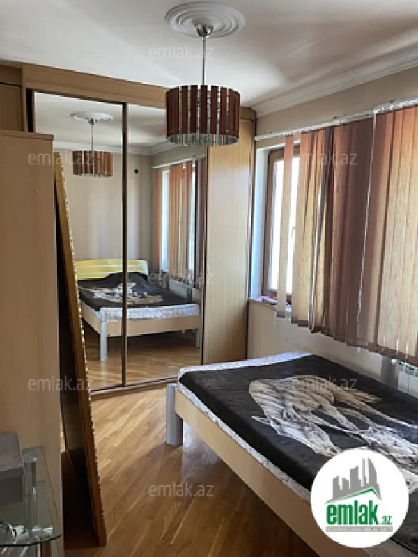 Satılır 7 otaqlı həyət evi 600 m²