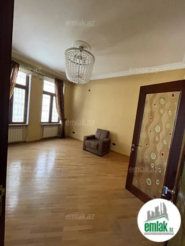 Satılır 7 otaqlı həyət evi 600 m²