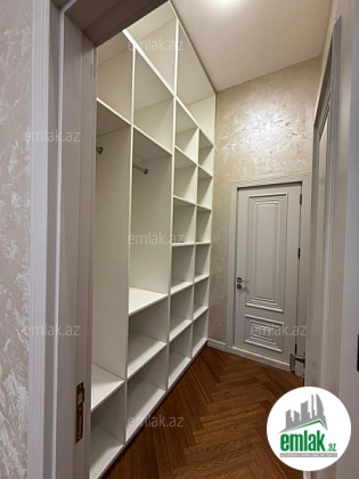 Satılır 3 otaqlı yeni tikili 140 m²