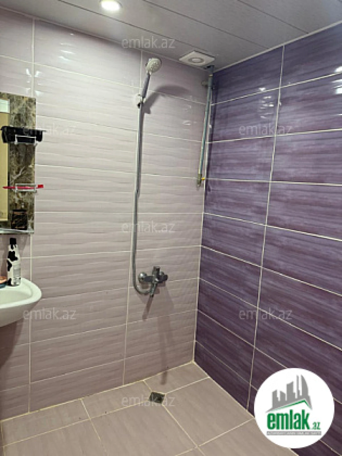 Satılır 2 otaqlı köhnə tikili 65 m²