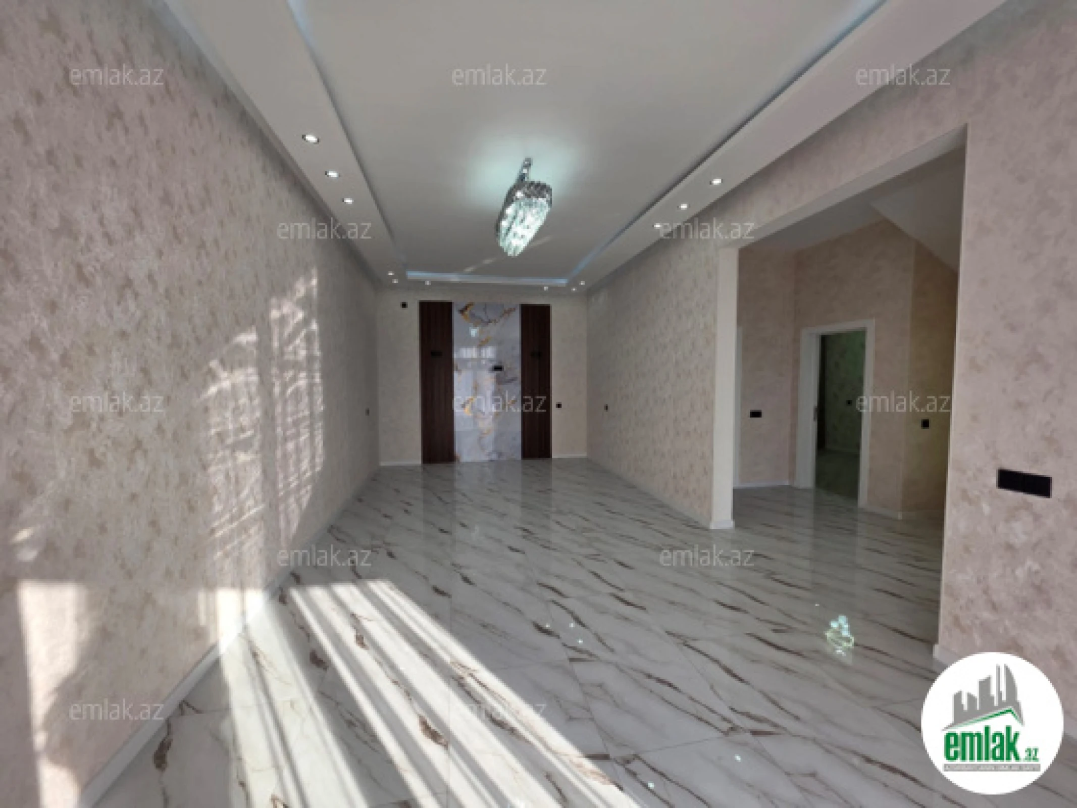 Satılır 5 otaqlı mənzil 200 m²