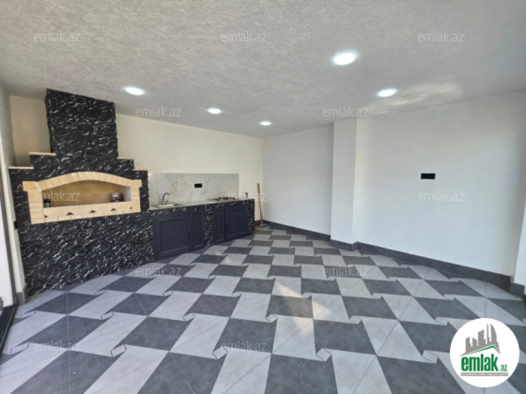 Satılır 5 otaqlı mənzil 200 m²