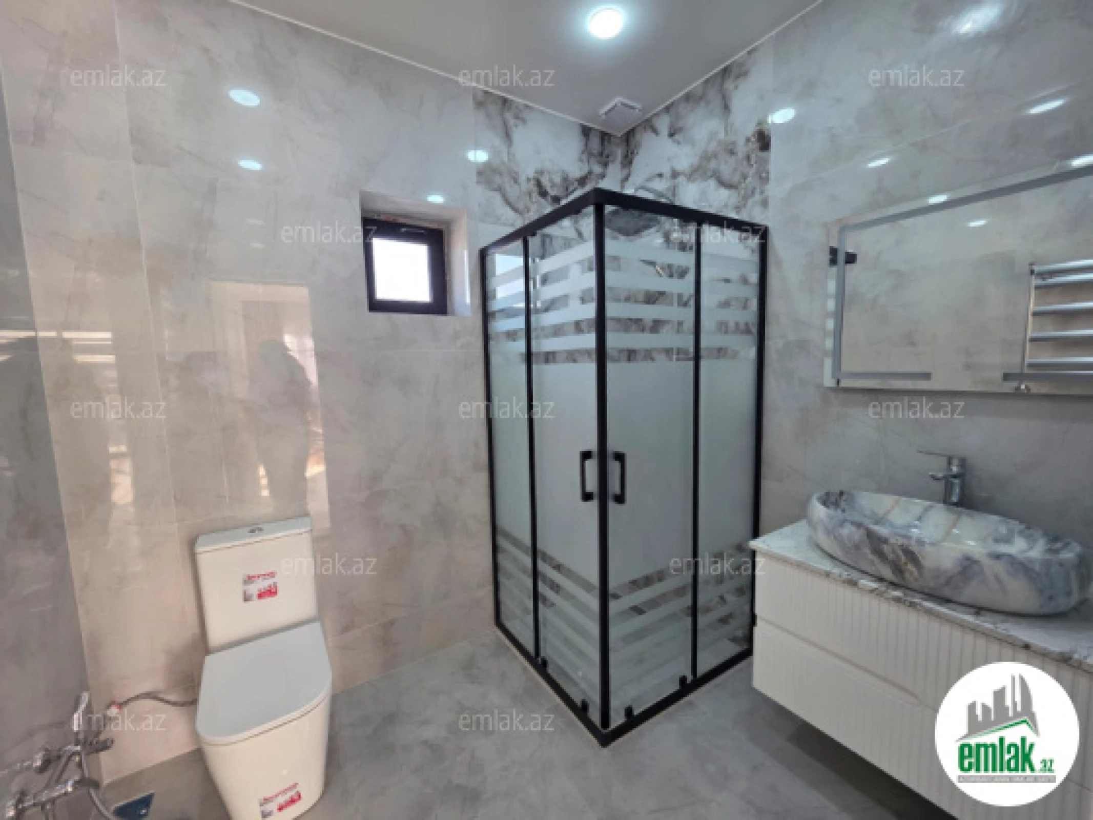 Satılır 5 otaqlı mənzil 200 m²