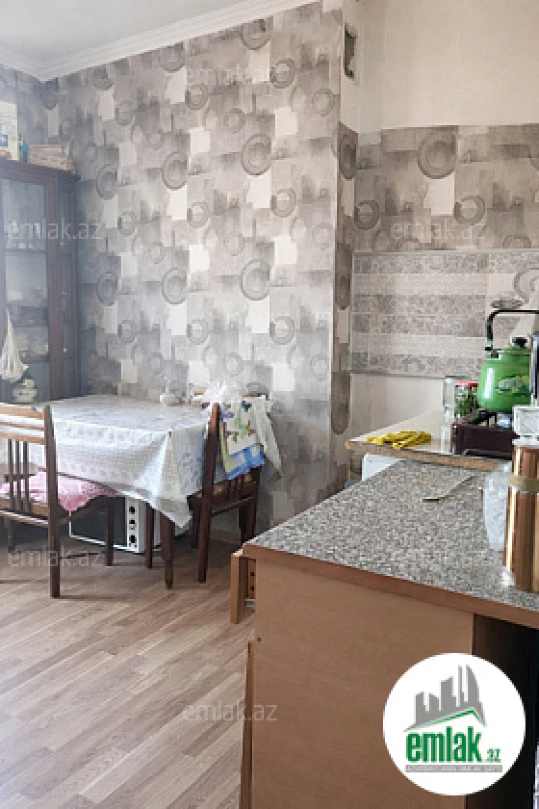 Satılır 2 otaqlı köhnə tikili 75 m²