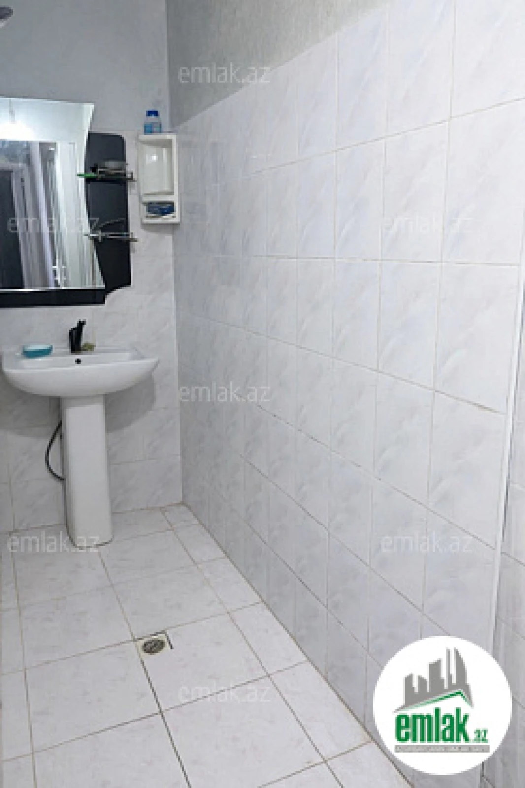 Satılır 2 otaqlı köhnə tikili 75 m²