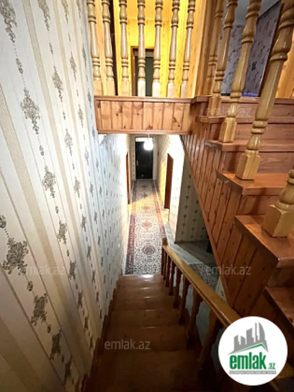Satılır 5 otaqlı həyət evi 180 m²