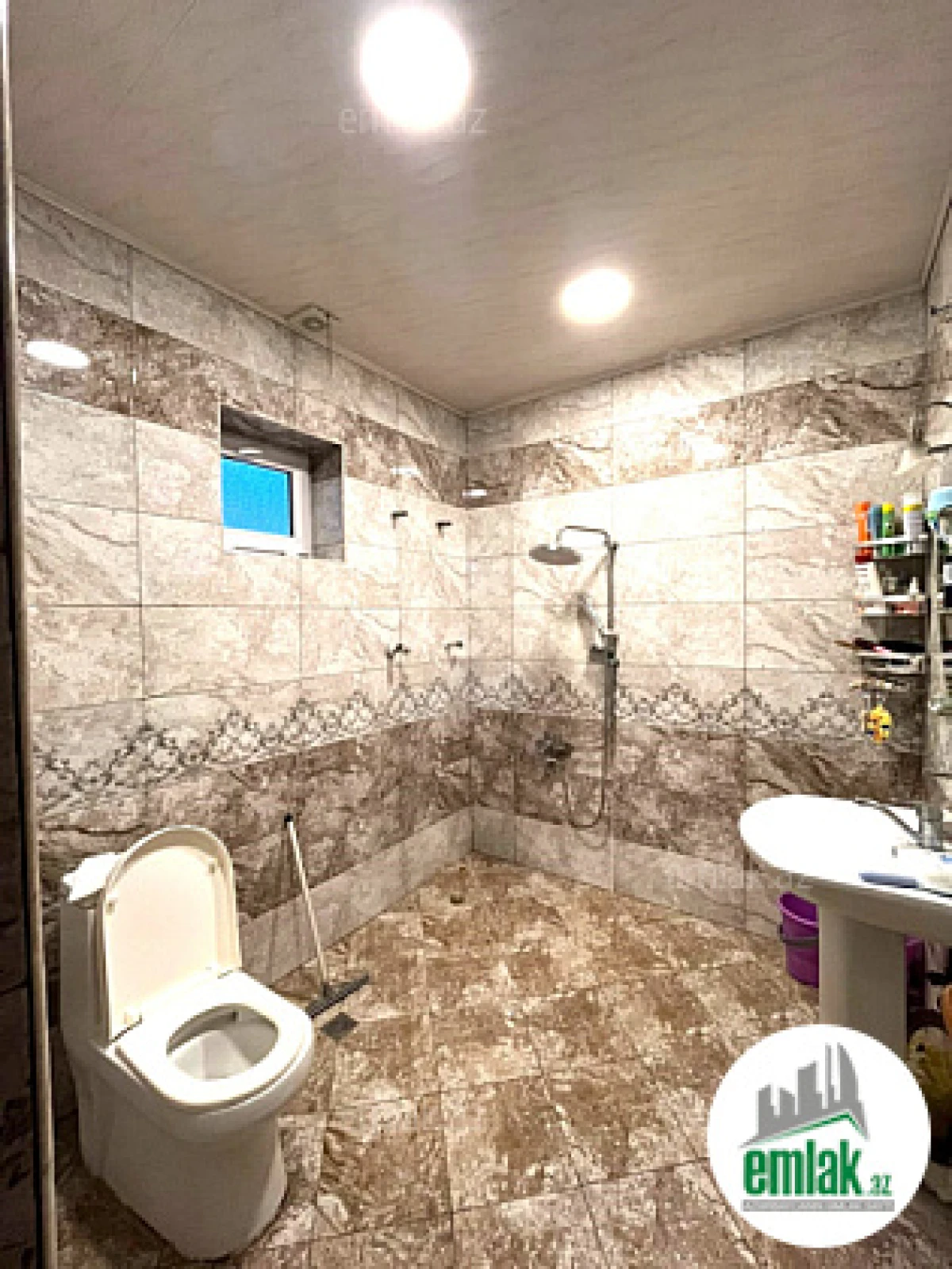 Satılır 5 otaqlı həyət evi 180 m²