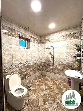 Satılır 5 otaqlı həyət evi 180 m²