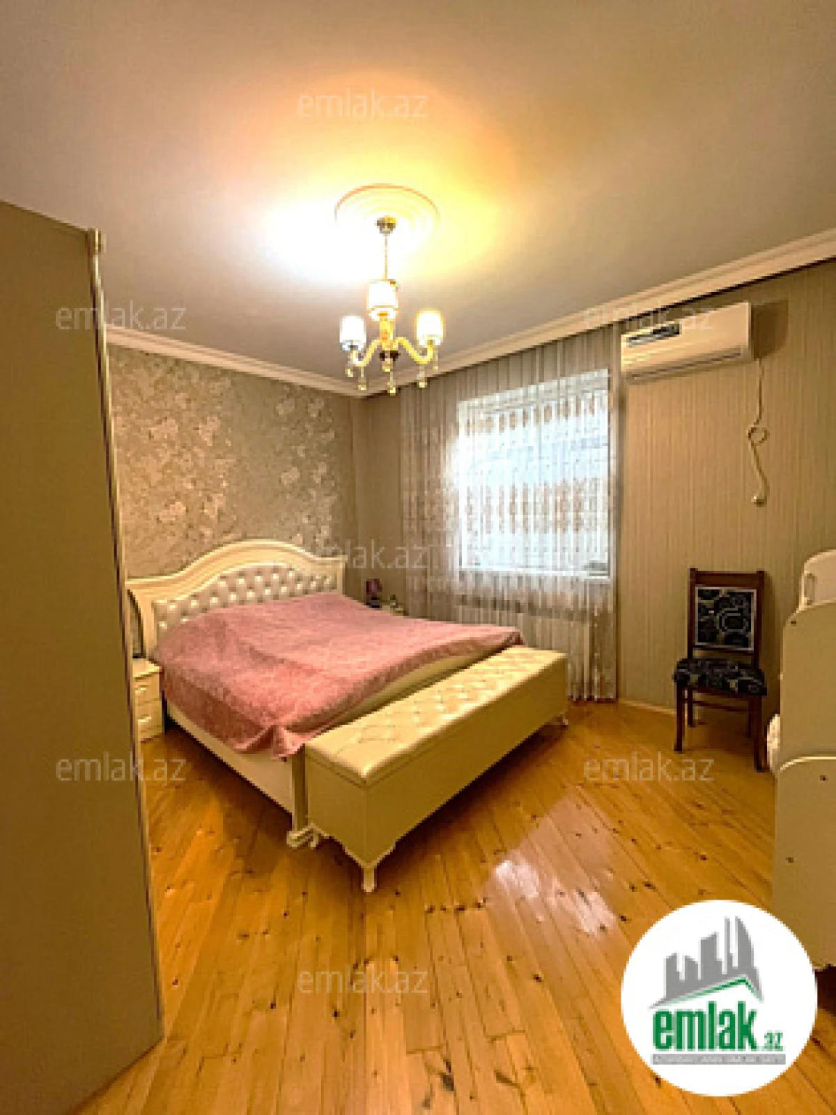 Satılır 5 otaqlı həyət evi 180 m²
