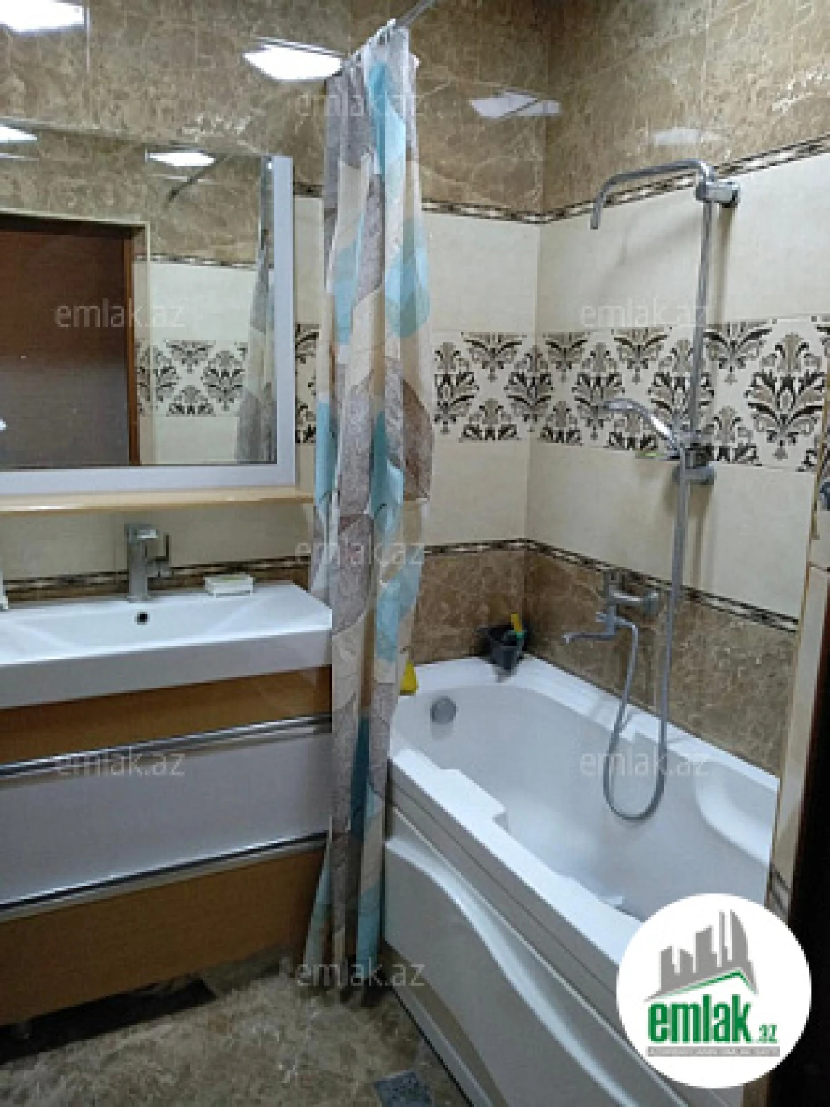 Satılır 3 otaqlı köhnə tikili 90 m²
