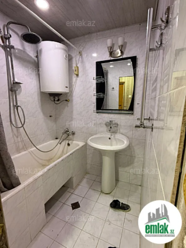 Satılır 2 otaqlı köhnə tikili 65 m²