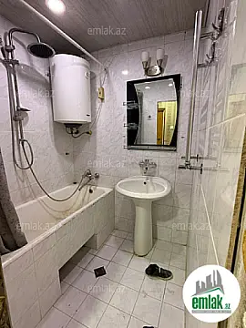 Satılır 2 otaqlı köhnə tikili 65 m²